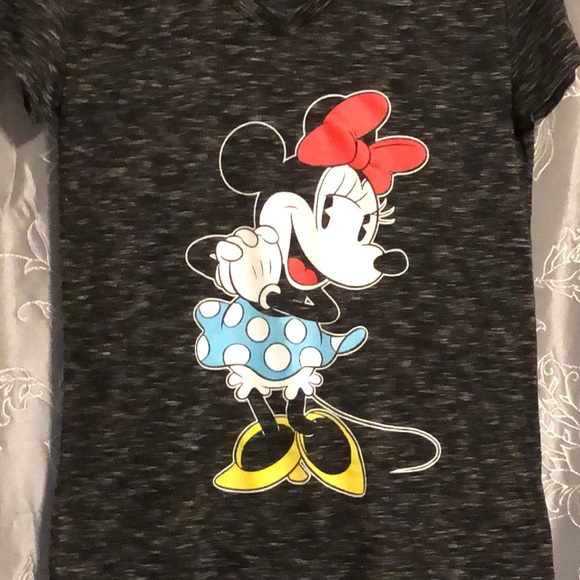 🌸3/ $15 Disney’s Minnie mouse T-shirt - Picture 2 of 3